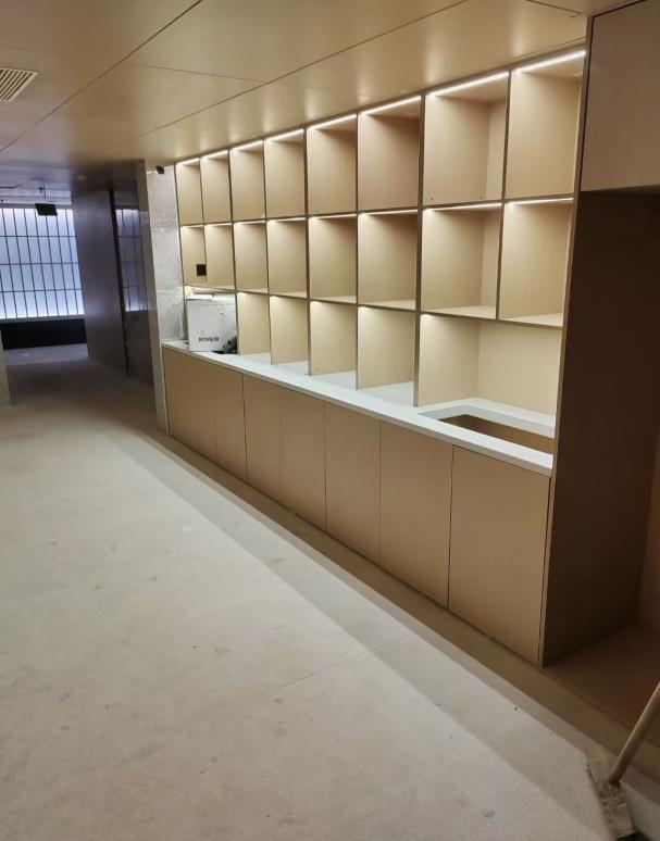 Changing room of hot spring hotel - Image 3